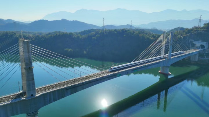 杭衢高鐵首發(fā)！浙大網(wǎng)新匠心筑就浙西交通新動脈